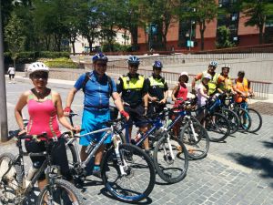 Al regreso del grupo ciclista a Madrid Río.